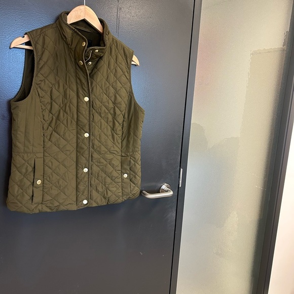 Talbots M petite very good condition barn coat Olive Quilted Vest- equestrian - Picture 2 of 12